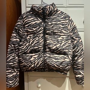 Zebra print cropped puffer